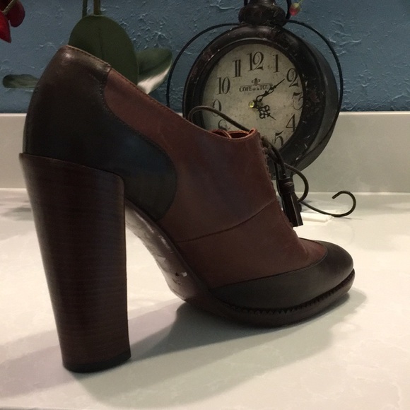 Marc by Marc Jacobs two- toned brown leather heels - Picture 4 of 4